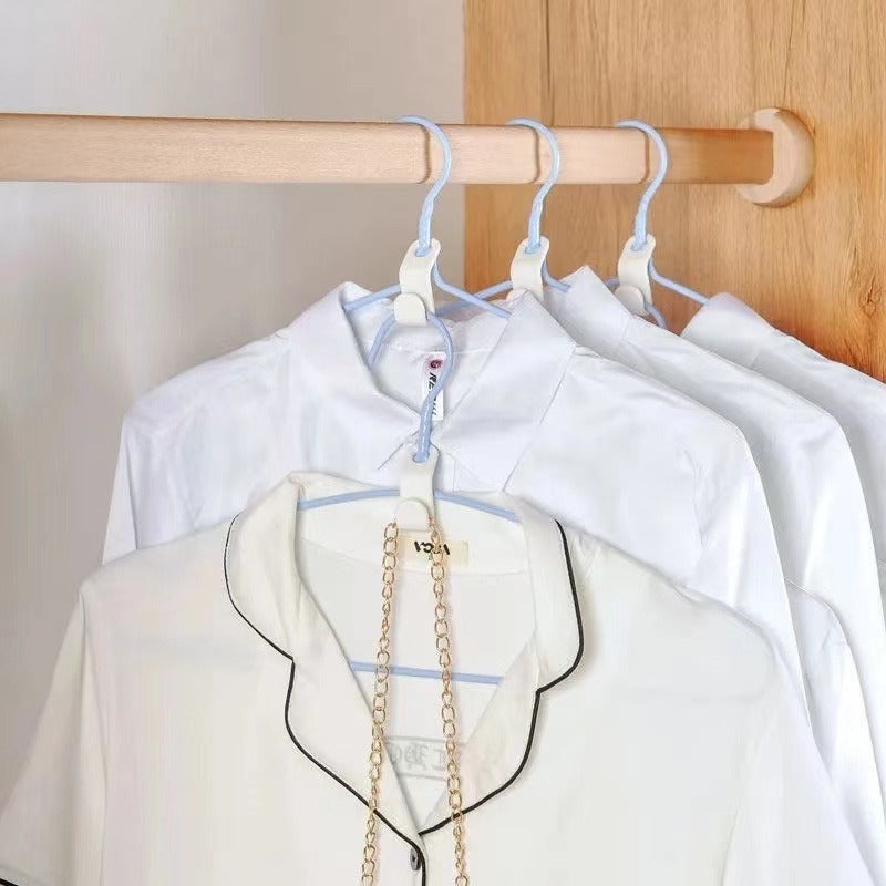 Conector para Percheros Permite Superponer Ganchos para Ropa.